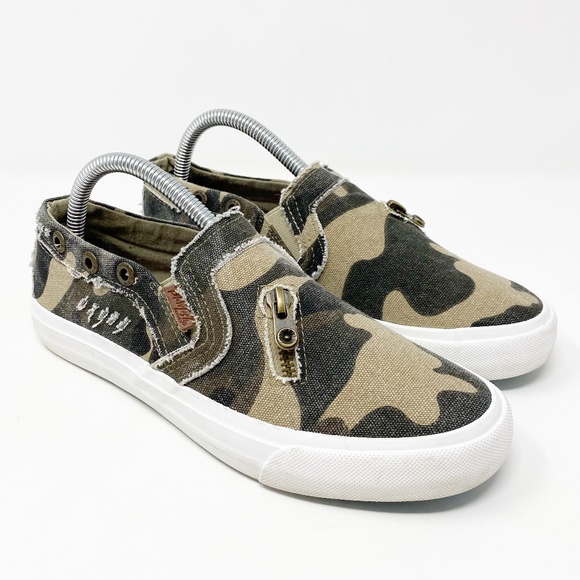 blowfish camo slip on